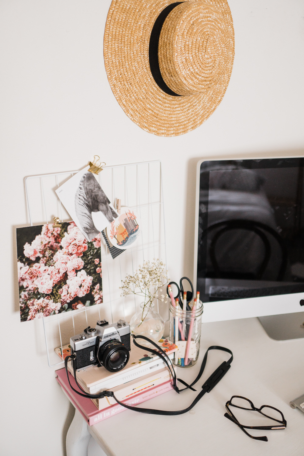 5 Things to Commit To With Photography This Year, feminine desk, photographer office